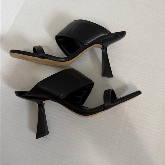 Marc Fisher - Deann Sandal - Black - Size 8M - Good Condition!! - Picture 7 of 9